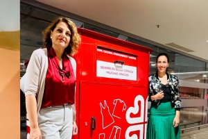 Nadia Nunes Fernandes, Gerente del Centro Comercial Torrecárdenas, junto a Mª Carmen Torres, gerente de la Cooperativa Empresa de Insercción (EI)