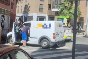 Imagen del accidente en Adra, facilitada por un testigo.
