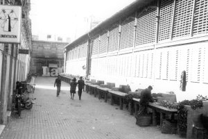 La circunvalación de la Plaza del Mercado Central de Abastos cuando existían los puestos callejeros.