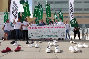 Concentración de CSIF este viernes a las puertas de Torrecárdenas.