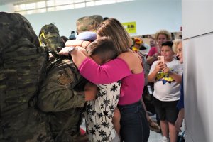 Recibimiento de los legionarios en el Aeropuerto de Almería