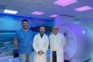 Cardiologos con la Resonancia Magnética Cardíaca.