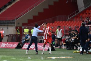 Rubi saluda a Lázaro tras su mejor partido en el Almería.