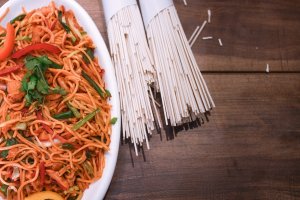 Fideos de arroz para almorzar.
