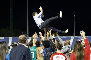 Rubi levitando por el cielo de Madrid tras el ascenso.