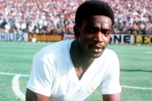 Laurie Cunningham, jugador inglés del Real Madrid, en el estadio Franco Navarro en 1980.