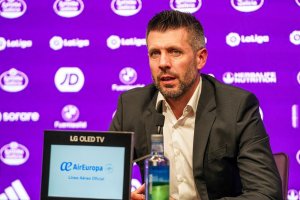 Paulo Pezzonalo, el entrenador del Valladolid, en rueda de prensa.