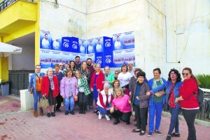 Foto de familia de las participantes en el acto