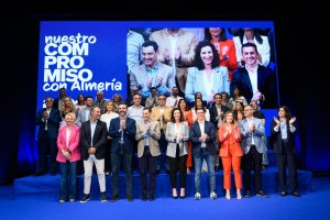 El acto central del Partido Popular de Almería capital se celebró en el Teatro Cervantes y contó con la intervención de Juanma Moreno, president