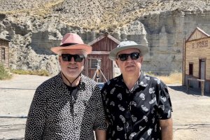 Pedro y Agustín Almodóvar en Western Leone en una foto publicada por el segundo.