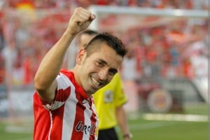 Charles celebando uno de sus goles con el Almería.