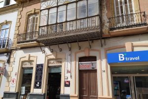 Edificio donde se encuentra la tienda Casa Blanes, adquirido por el grupo Olivencia.