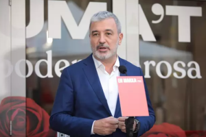 El alcaldable del PSC en su llegada a la noche electoral.