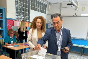 José Miguel Hernández votando.