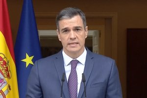 Pedro Sánchez interviene desde el Palacio de la Moncloa.