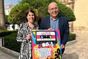 Mónica Navarro, concejal de Promoción Económica junto a Domingo Fernández, alcalde de Huércal-Overa presentan la nueva edición de la Noche en 