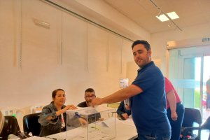 El candidato Álvaro Ramos durante la votación del 28 de mayo.