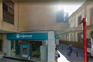 El último cajero de todo el barrio estuvo situado en la calle La Reina y Hospital.