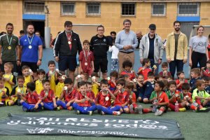 Los protagonistas con las autoridades,