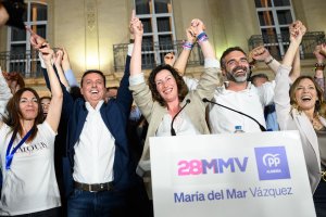 Vázquez celebra la victoria el 28M.