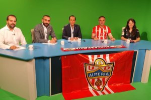 Mohamed El Assy, en el plató de El Desmarque de Interalmería TV.