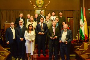 Foto de familia de los premiados.