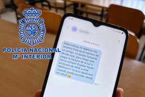 La estafa se realiza a través del teléfono móvil.