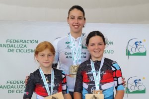Las tres ciclistas del CD SporTí-Triatlón Tíjola.