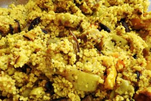 Pollo al curry con cuscús.