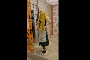 El traje de Mojaquera expuesto en Sevilla.