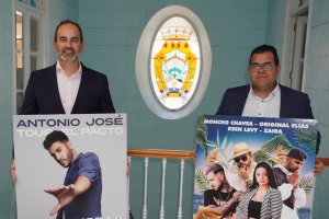 El alcalde y el concejal de festejos anuncian la programación de las fiestas del Patrón de Carboneras.