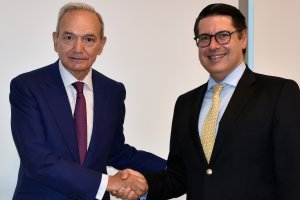 Ricardo Mourinho y Luis Rodríguez tras la firma del acuerdo BEI-BCC-Grupo Cajamar