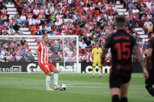 El central brasileño cumple contrato en la 23-24.