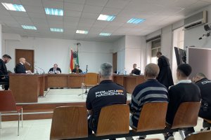 Los acusados, los jueces y los letrados en el inicio del juicio