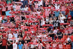 Afición rojiblanca durante un partido.