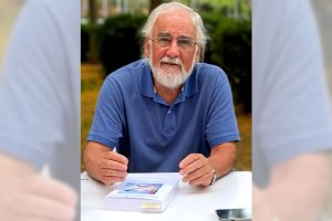 Manuel Arroyo y su nuevo libro sobre la Guerra de Ucrania. FOTO JP