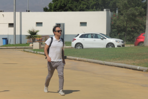 El director único deportivo debe de seguir con su plan.