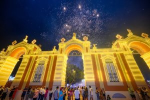 Encendido de la portada de la Feria de Almería del pasado año 2022