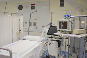 Todas las UCI de Almería están libres del covid-19.