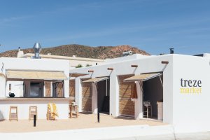 Trezemarket en Rodalquilar.