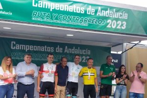 El Bikestore en lo más alto del podio.