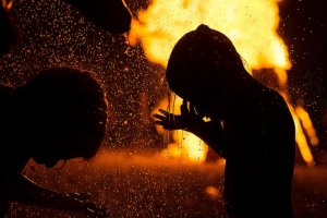 Fuego y agua, dos elementos enemigos que se hermanan en San Juan. (Foto: www.ignacioizquierdo.com)