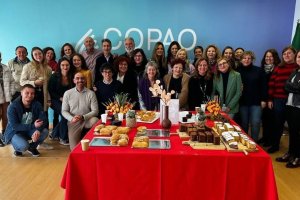 La decana y la secretaria del Colegio en Almería junto a coordinadores y colegiados de la provincia.