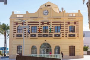 Fachada del ayuntamiento de Garrucha en una imagen de archivo.