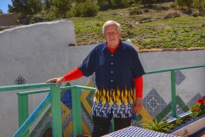 El artista afincado en Oria, Bruce Cameron.