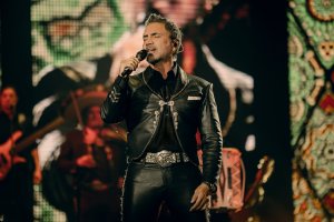 El cantante Alejandro Fernández, que visita Almería el sábado 24, durante un concierto. Foto: Bernardo García