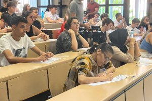 Alumnos almerienses en el primer día de Selectividad.