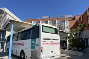 El autobús se encontraba a la entrada del Hospital Vithas de Almería