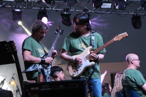 La Banda Sinfónica de Huércal hizo un repaso por algunas de las grandes canciones de la historia del Candil Rock.