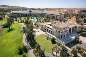 Instalaciones del Hotel AR Golf Almerimar en la costa de El Ejido